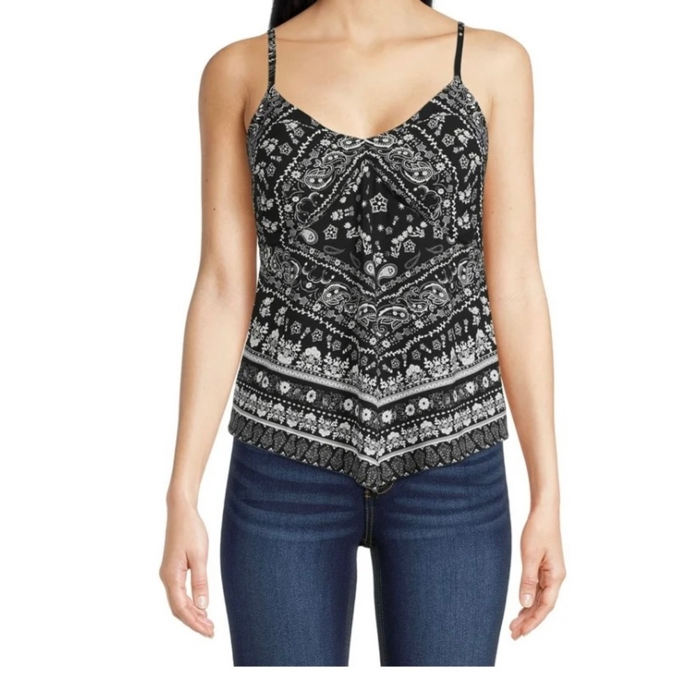 No Boundaries Juniors Sleeveless Hanky Hem Top